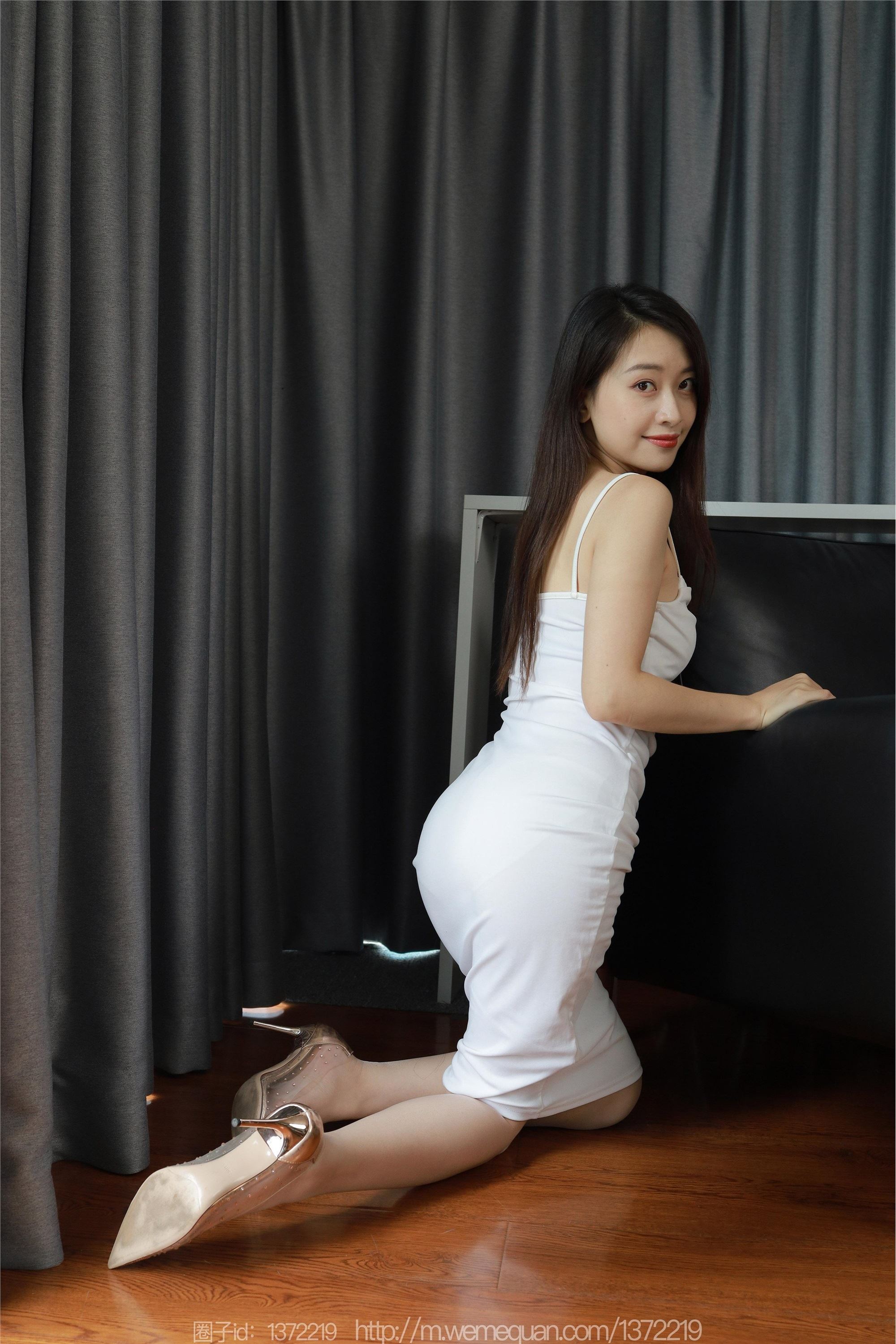 IESS异思趣向  2023.08.30 丝享家 1520 小婕《白色包臀裙》